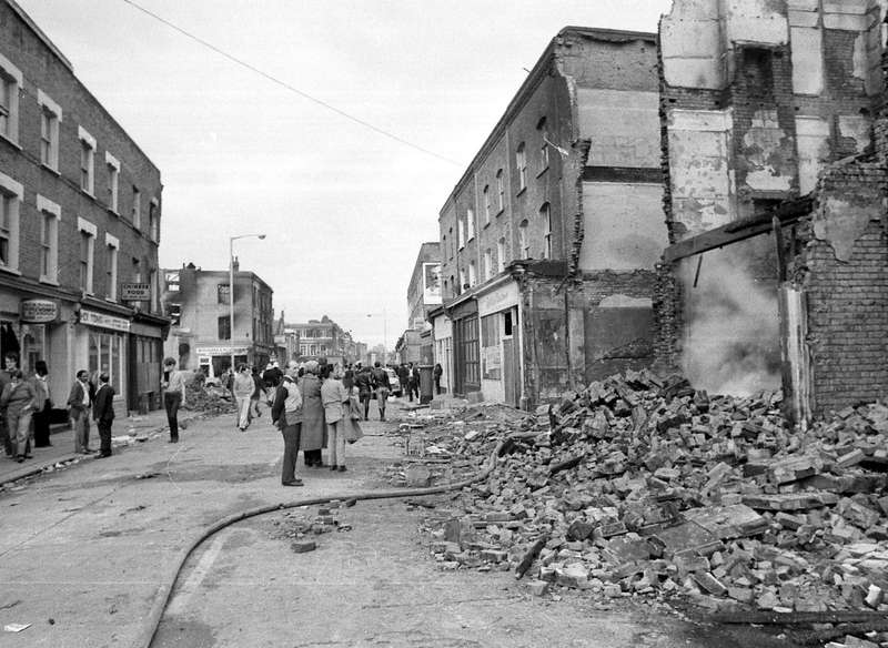          , 12  1981  :  AP Photo/Bob Dear