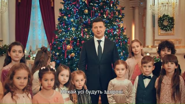 На изображении может находиться: 11 человек, люди стоят, текст и в помещении dqxikeidqxitkant