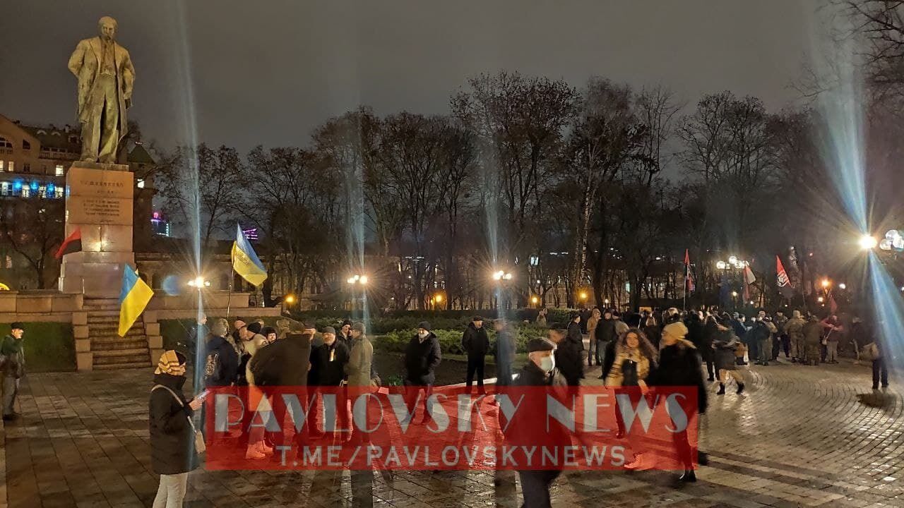 Люди собираются на акцию dqxikeidqxiqqeant