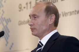 Владимир Путин произносит