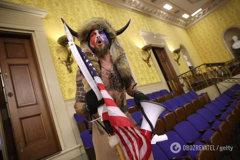 Анджели в Капитолии после штурма. dqxikeidqxiqqeant