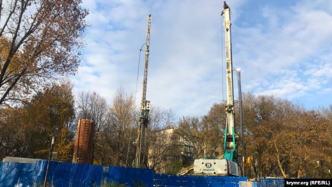 Добыча подземных вод в Гагаринском парке Симферополя. dqxikeidqxitkant