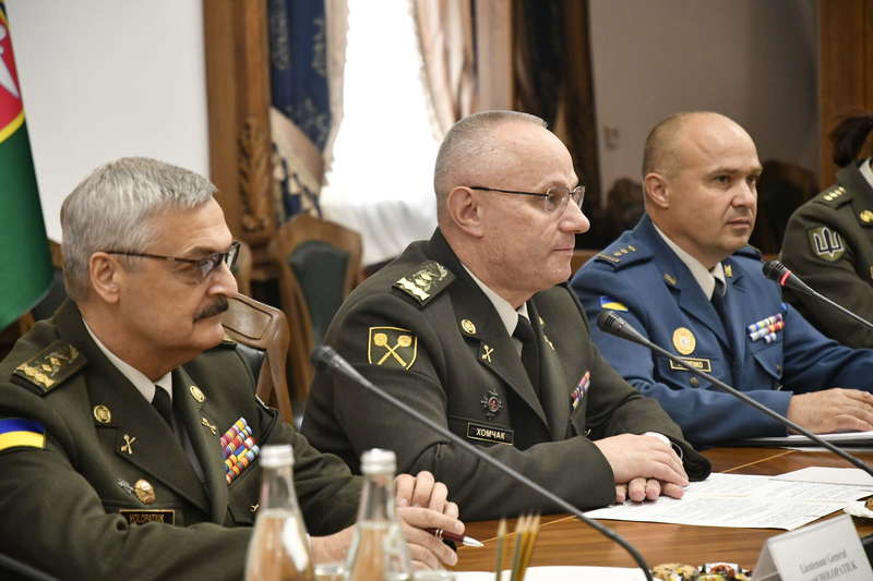 Главнокомандующий Вооруженных Сил Украины генерал-полковник Руслан Хомчак во время официальной встречи с иностранной делегацией в Генеральном штабе ВСУ dqxikeidqxitkant