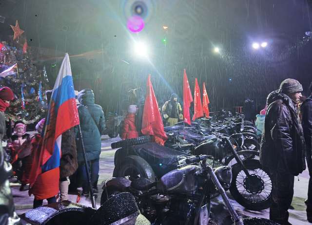 Как "ополченцы" в лаптях и камуфляже спасали Новый год в Луганске dqxikeidqxitkant