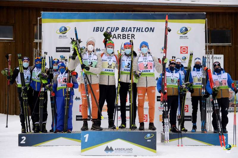 Сборная Украины на пьедестале dqxikeidqxiqqeant