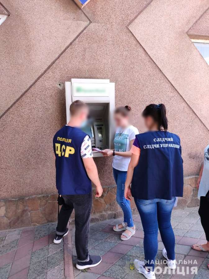 Позже заинтересовавшимся клиентам члены группы предлагали сделать предоплату dqxikeidqxiqqeant