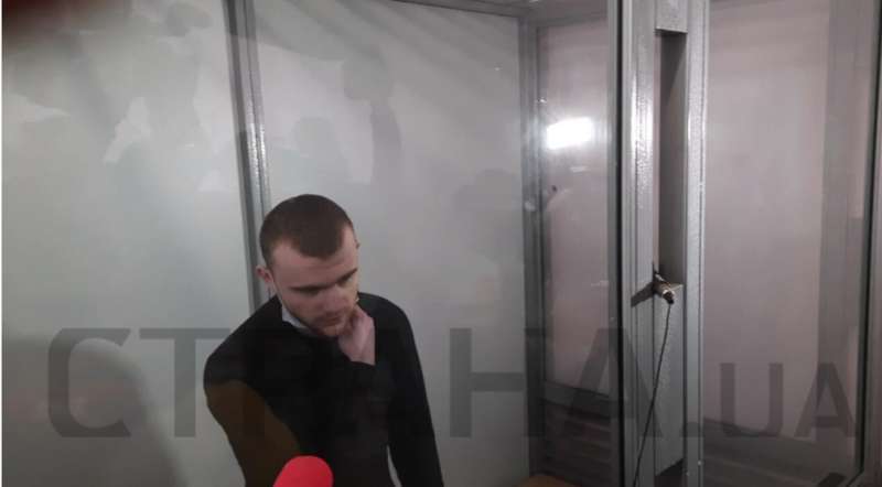 Николай Тарасов перерезал себе горло в суде dqxikeidqxitkant