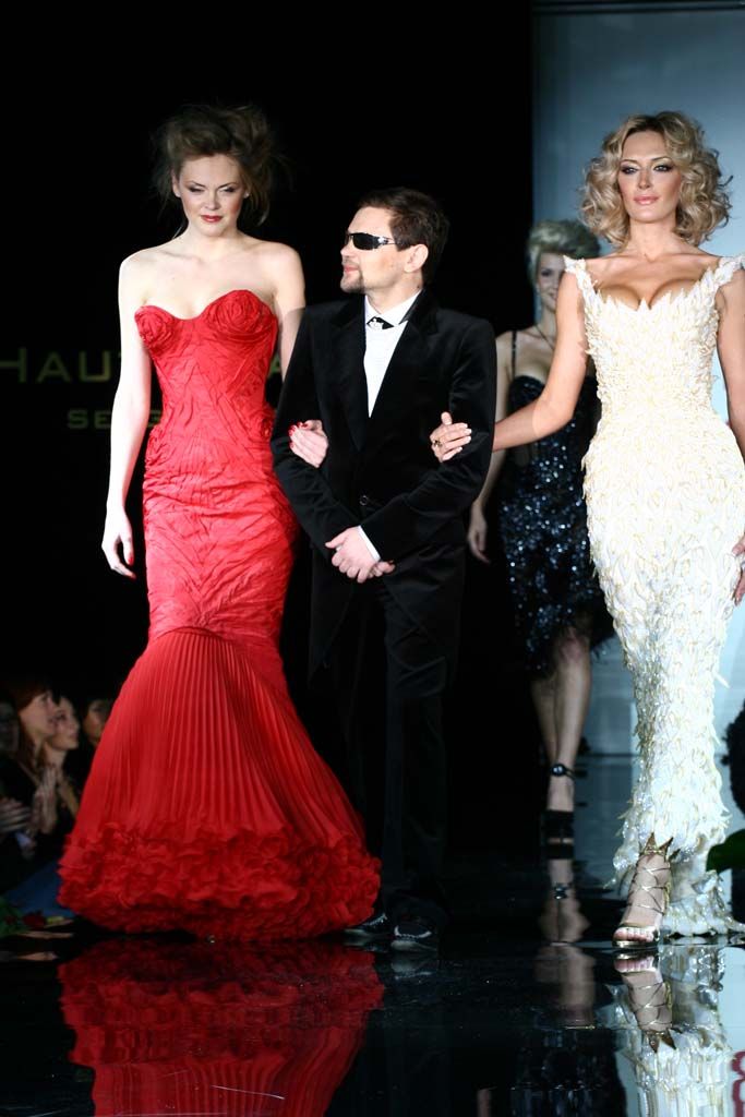 Сергей Ермаков на подиуме своего показа dqxikeidqxiqqeant