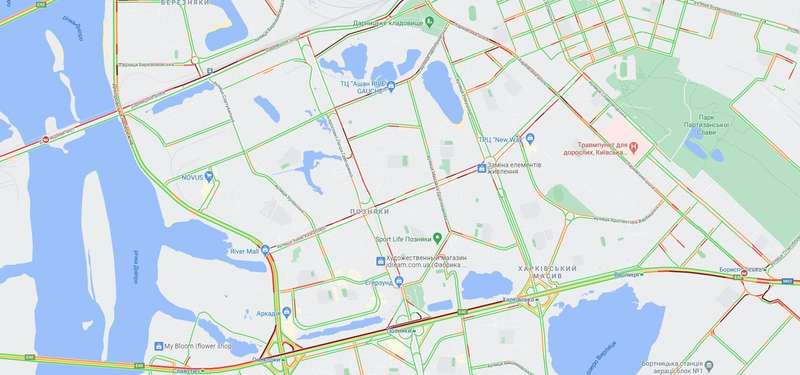 Пробка на проспекте Николая Бажана.