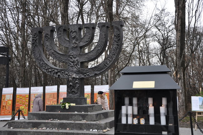 В Киеве прошла церемония в память о жертвах Холокоста 07