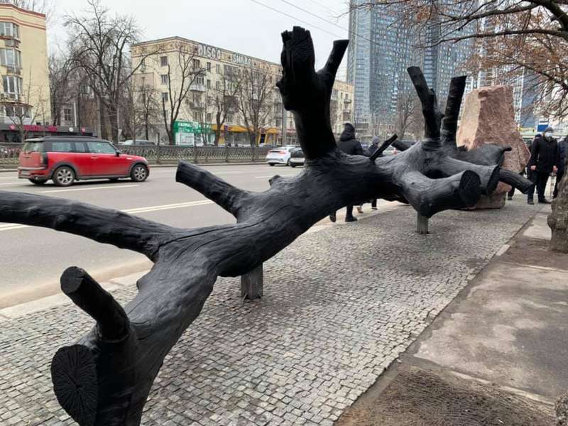 в Киеве открыли арт-объект Взгляд в прошлое