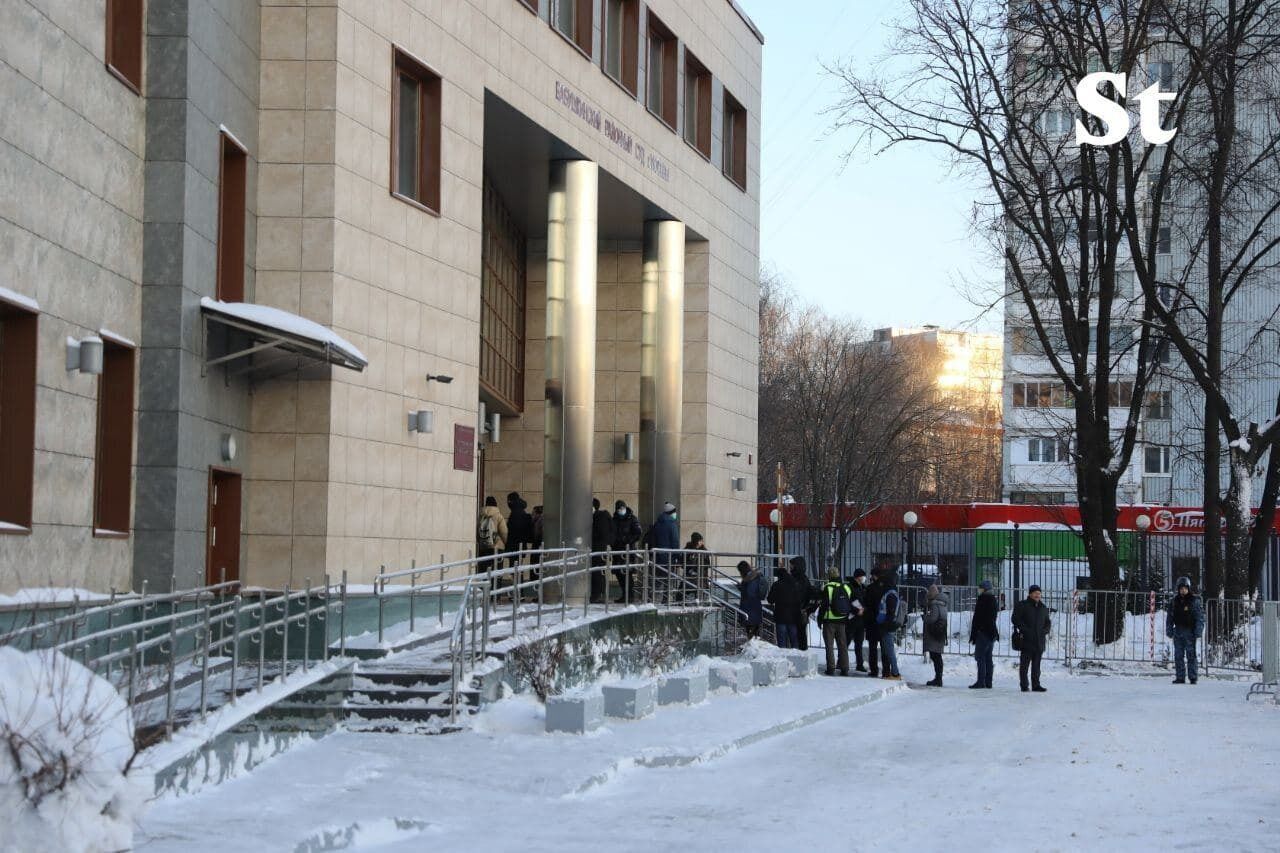 В Москве судят Навального