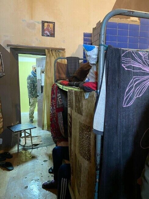 Кровати в бесплатной камере