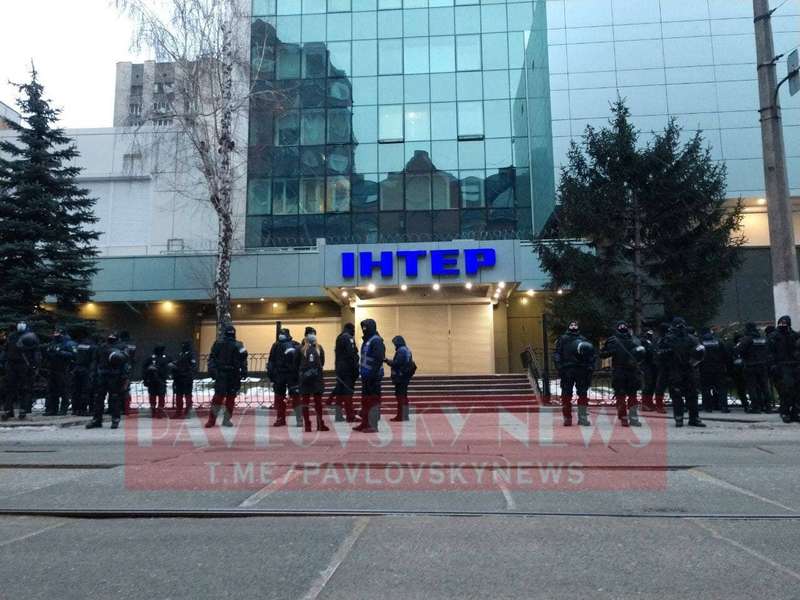 Полиция у здания канала dqxikeidqxiqqeant