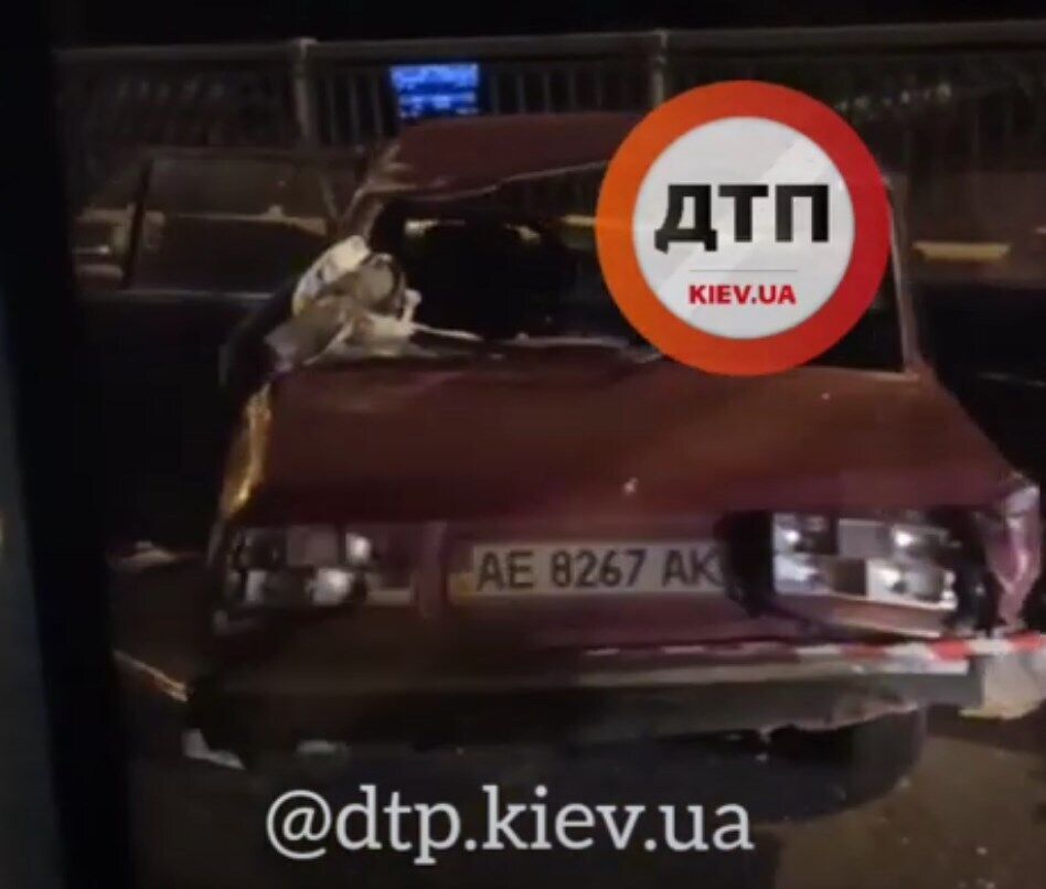 "ВАЗ" полностью разбит.