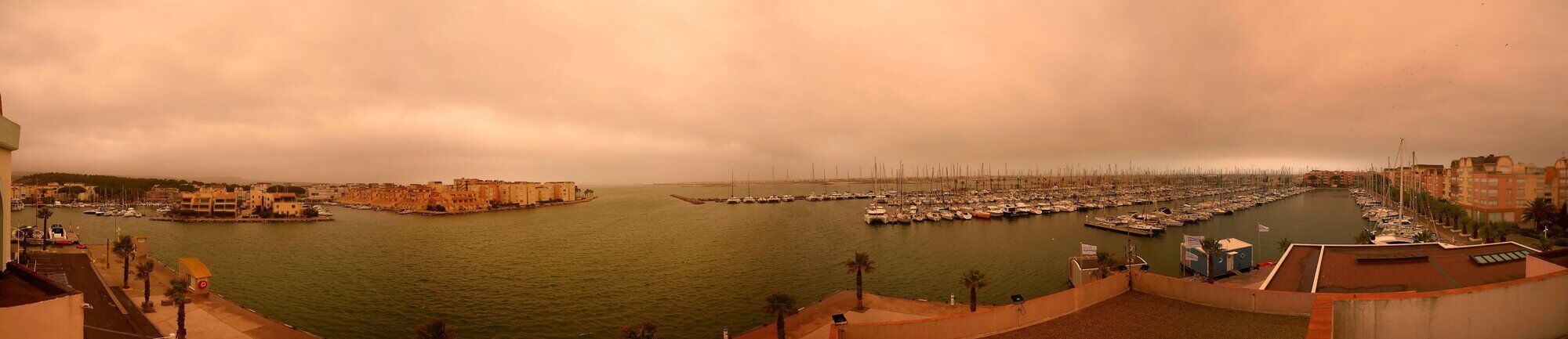 Оранжевое небо над Францией dqxikeidqxitkant