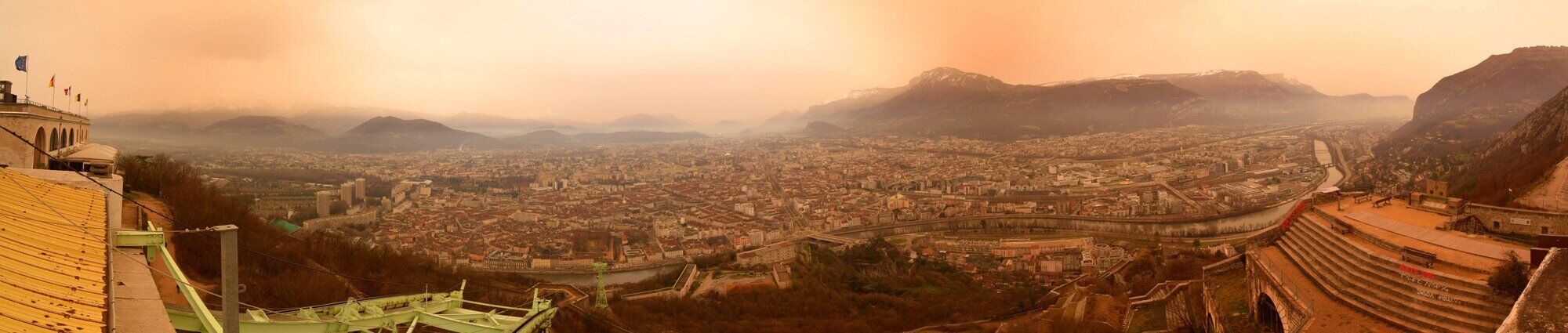 Ветер принес тонны песка из пустыни