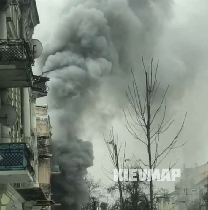 В Киеве возле БЦ "Леонардо" вспыхнул сильный пожар. Фото и видео
