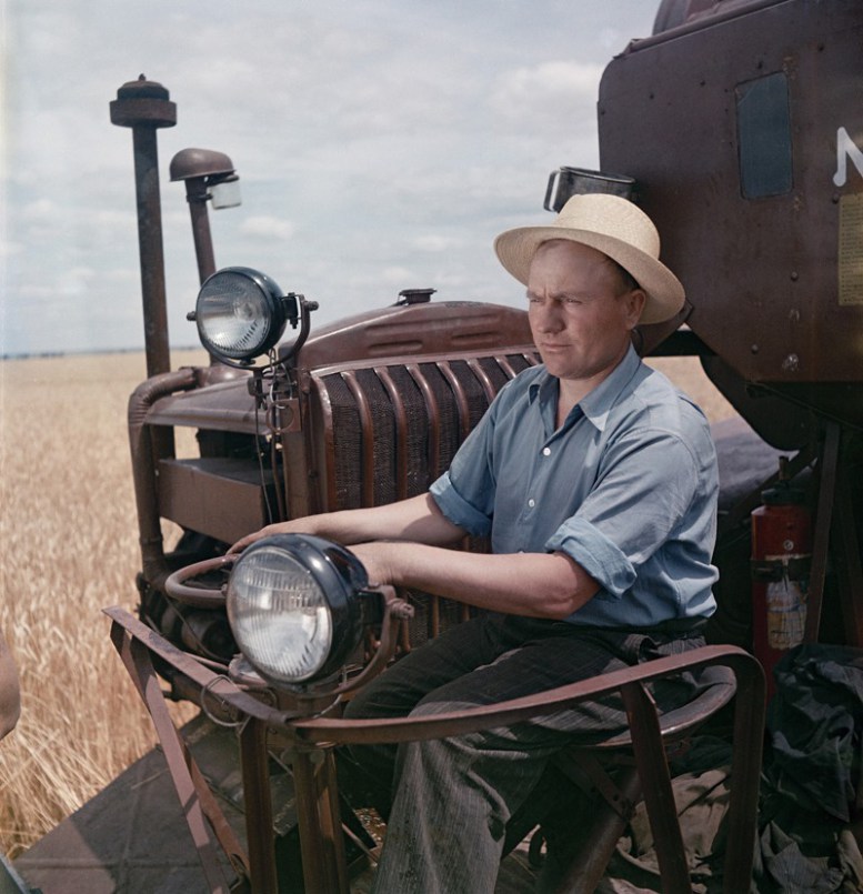 Постановочные фото "счастливой советской жизни"