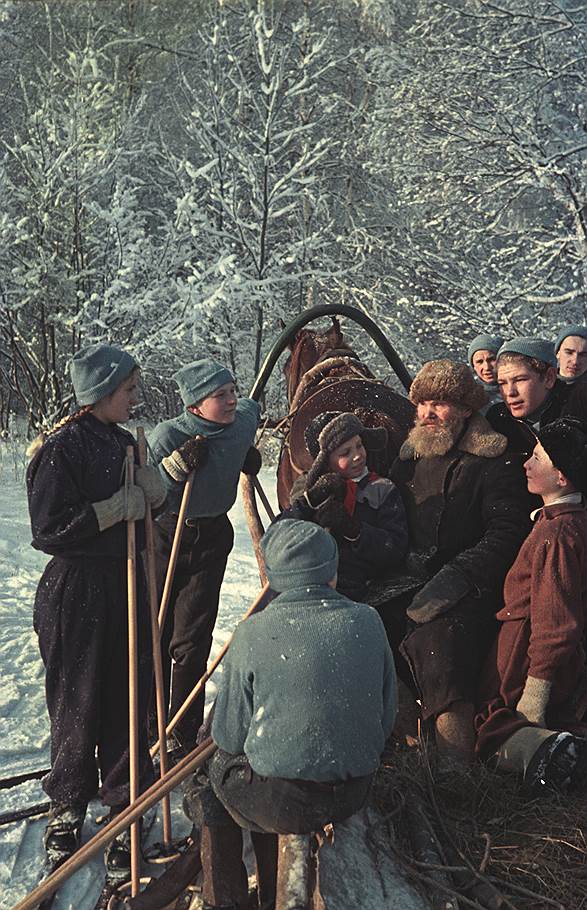 Постановочные фото "счастливой советской жизни"