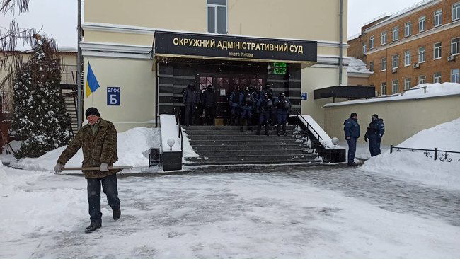 Какой нах#й Московский? и Зеленский закрой суд: активисты пикетировали Окружной админсуд Киева 03 Какой нах#й Московский? и Зеленский закрой суд: активисты пикетировали Окружной админсуд Киева 03