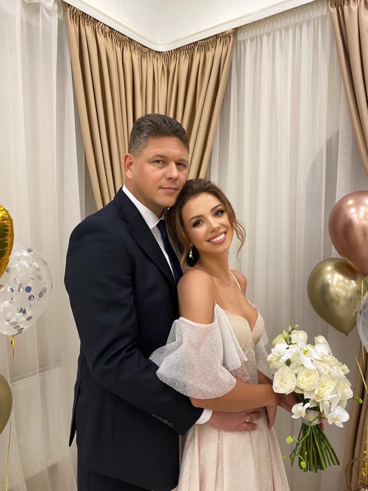 Фото: пара поженилась 20 февраля dqxikeidqxitkant