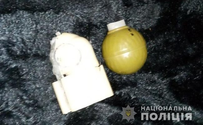 Киевлянин хранил дома гранату, патроны и муляжи боеприпасов, - Нацполиция 02 Киевлянин хранил дома гранату, патроны и муляжи боеприпасов, - Нацполиция 02 dqxikeidqxitkant