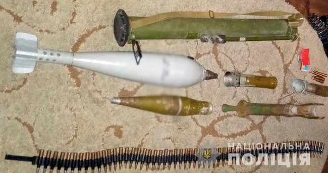 Киевлянин хранил дома гранату, патроны и муляжи боеприпасов, - Нацполиция 03 Киевлянин хранил дома гранату, патроны и муляжи боеприпасов, - Нацполиция 03