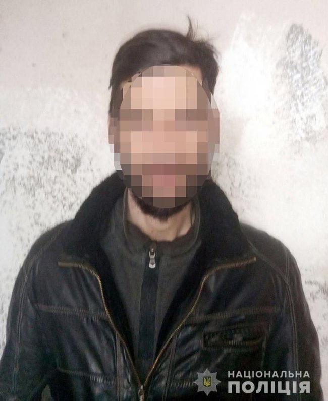 Киевлянин хранил дома гранату, патроны и муляжи боеприпасов, - Нацполиция 04 Киевлянин хранил дома гранату, патроны и муляжи боеприпасов, - Нацполиция 04