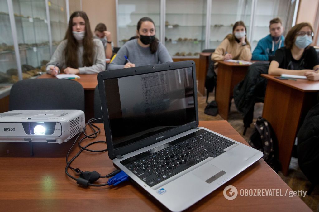 В школе дружбу девочек не одобряли dqxikeidqxiqqeant