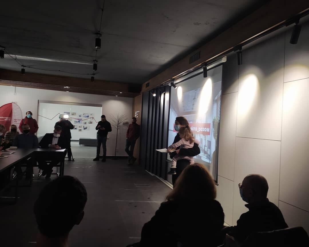 Оксана Майборода на мероприятии с дочерью на руках dqxikeidqxiqqeant