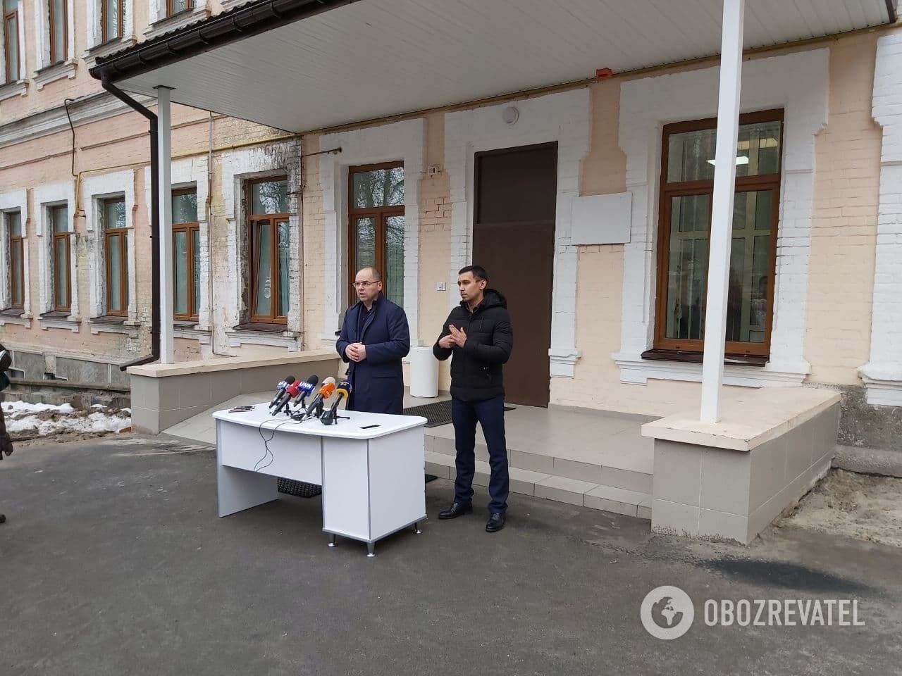 Степанов провел брифинг перед вакцинацией.