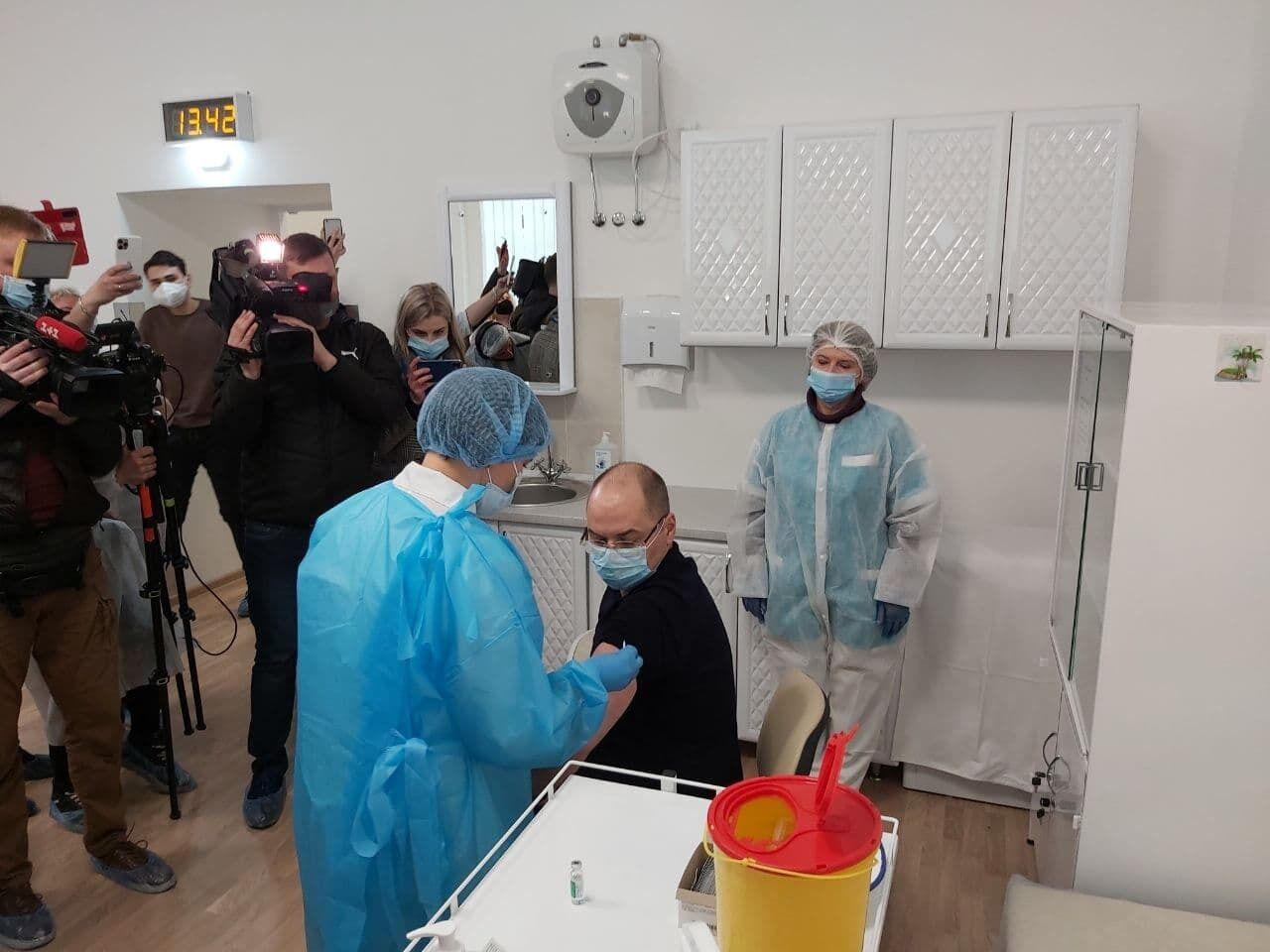 Глава МОЗ Украины Степанов вакцинировался.