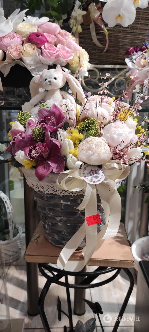В Киеве на 8 марта букеты стоили свыше 20 тысяч. Фото и цены