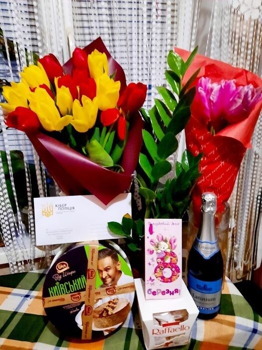 По словам мамы Святославы Петровой, осколки бутылки, подаренной к 8 Марта, нашли на месте преступления dqxikeidqxiqqeant