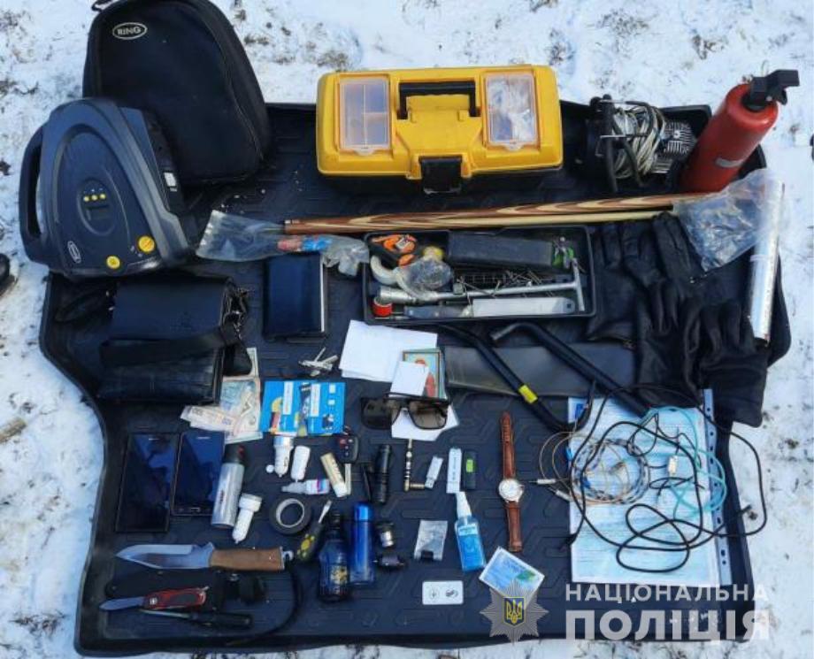 Полиция изъяла орудия преступления.