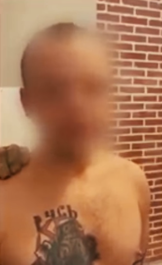 Мужчина извинился на камеру