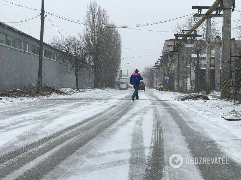 Дороги еще не успели почистить