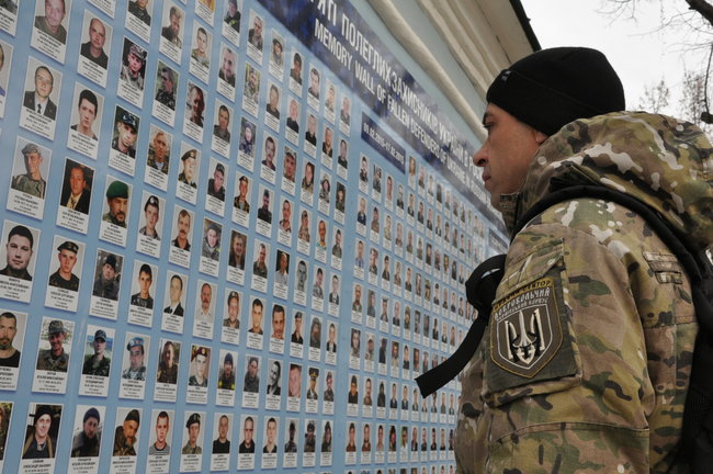 Чествования по случаю Дня добровольца на Михайловской площади в Киеве 09