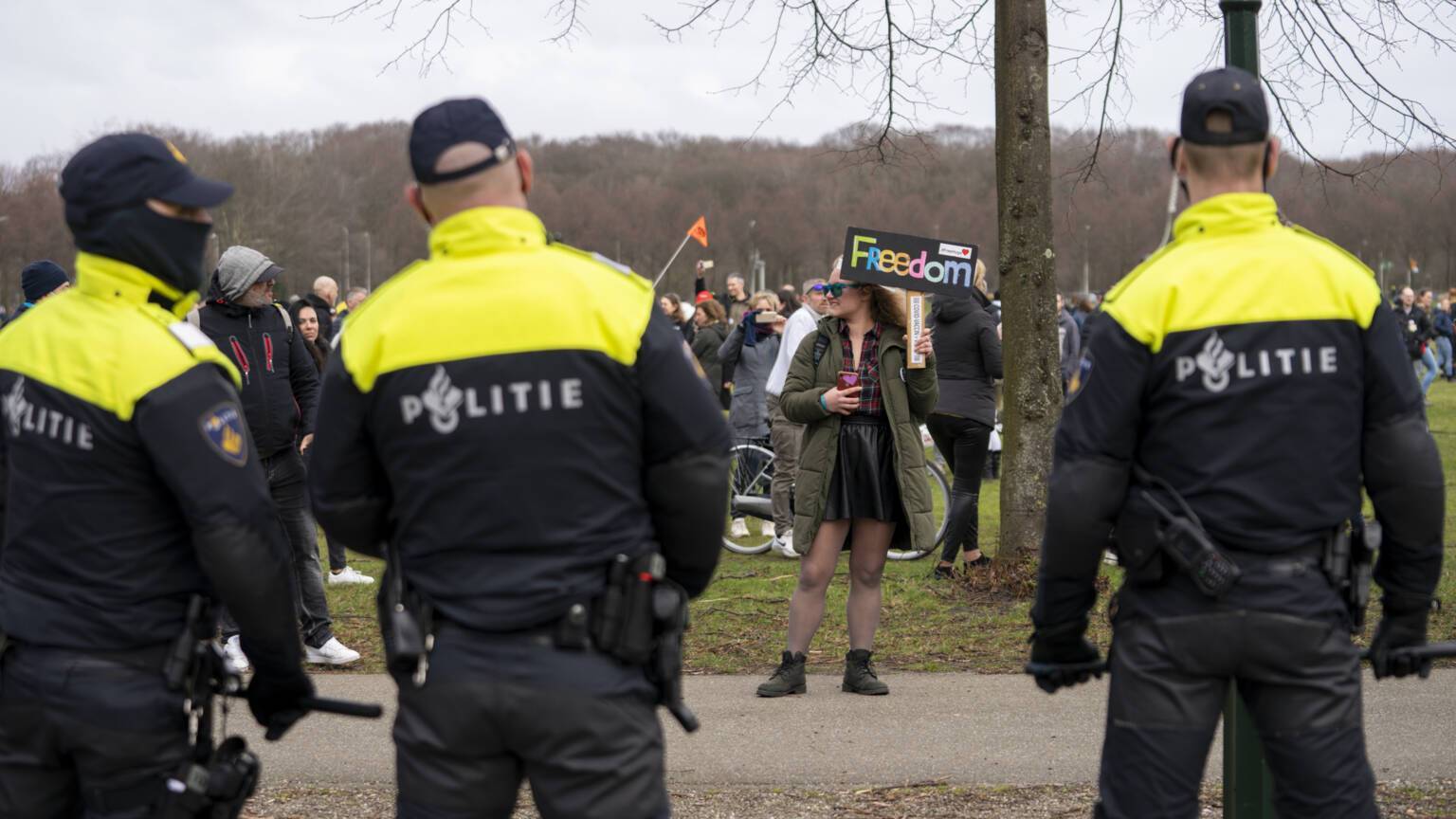 В Гааге протестовали против карантина dqxikeidqxitkant