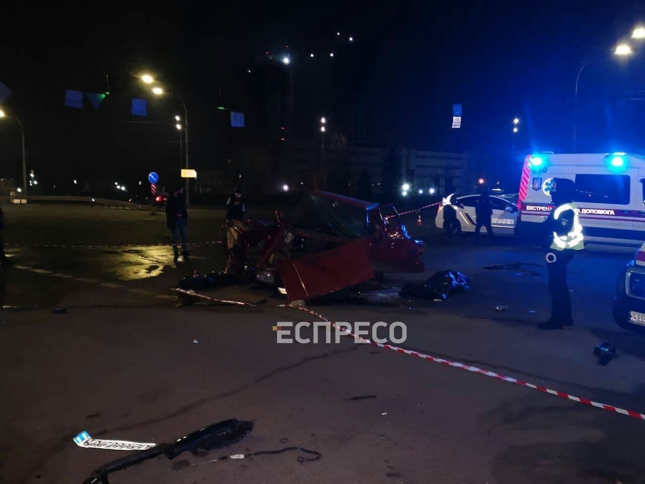 Skoda смяло после удара Toyota Land Cruiser