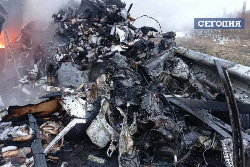 Грузовик сгорел дотла.