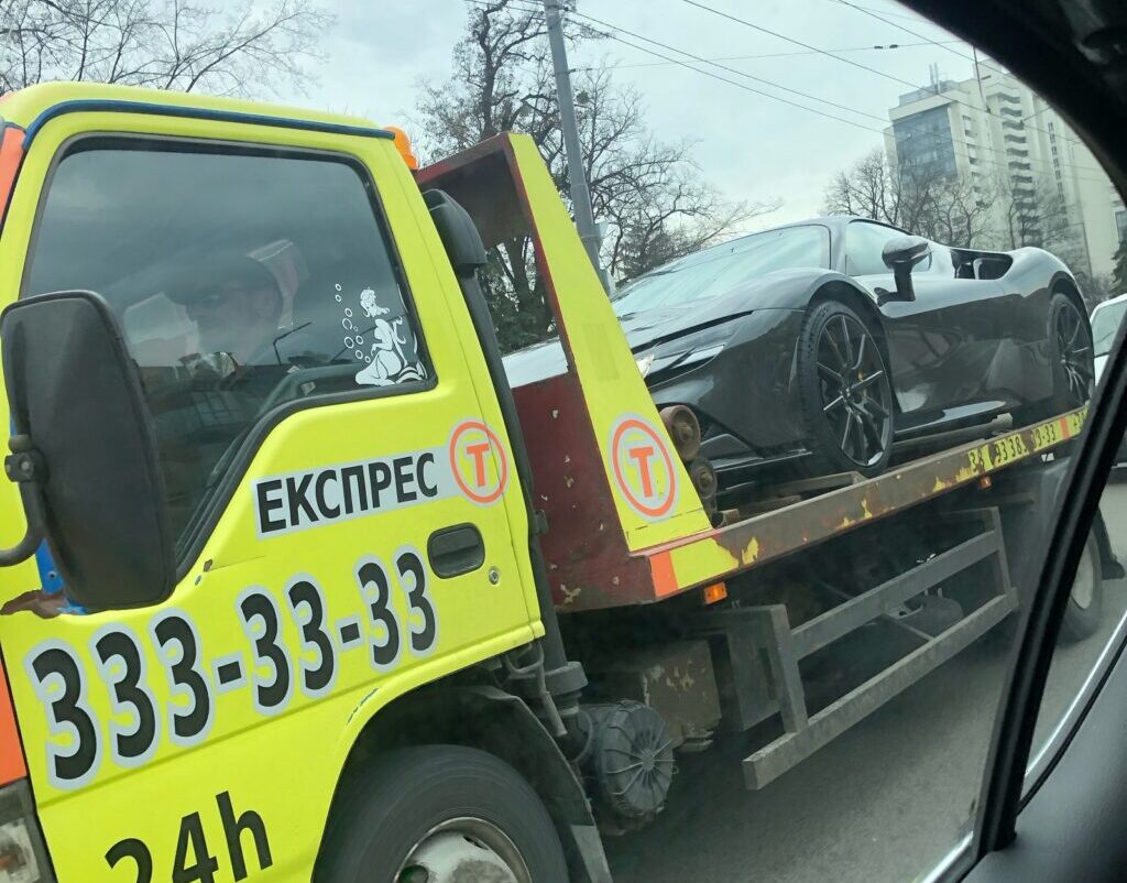 В Украине появился 1000-сильный итальянский суперкар В Украине появился 1000-сильный итальянский суперкар dqxikeidqxitkant