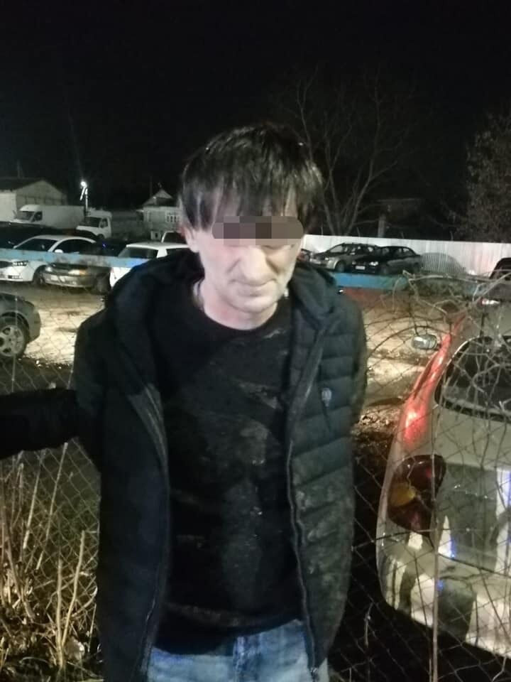 Полиция задержала подозреваемых.