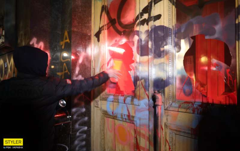 На митинге за Стерненко "разнесли" ОП: как выглядит здание сейчас (фото)