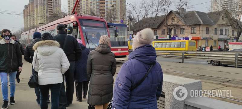 Очередь на трамвай.
