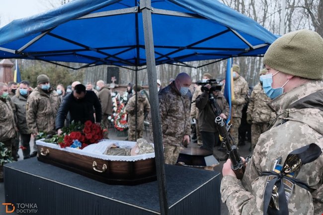 С погибшим на Донбассе воином 10-й ОГШБр Кириллом Быковским простились в Кропивницком 11