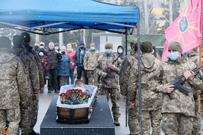 С погибшим на Донбассе воином 10-й ОГШБр Кириллом Быковским простились в Кропивницком 03