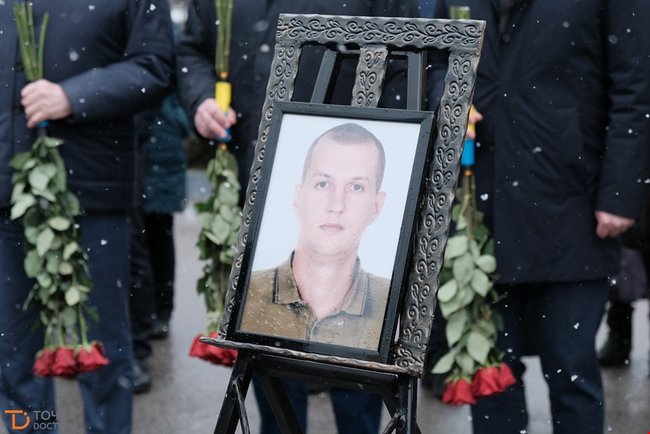 С погибшим на Донбассе воином 10-й ОГШБр Кириллом Быковским простились в Кропивницком 06