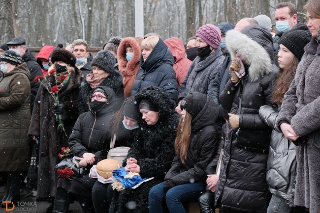 С погибшим на Донбассе воином 10-й ОГШБр Кириллом Быковским простились в Кропивницком 09